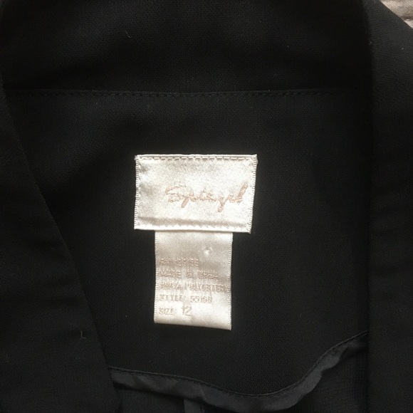 Unique blazer with huge pockets! - Picture 3 of 5